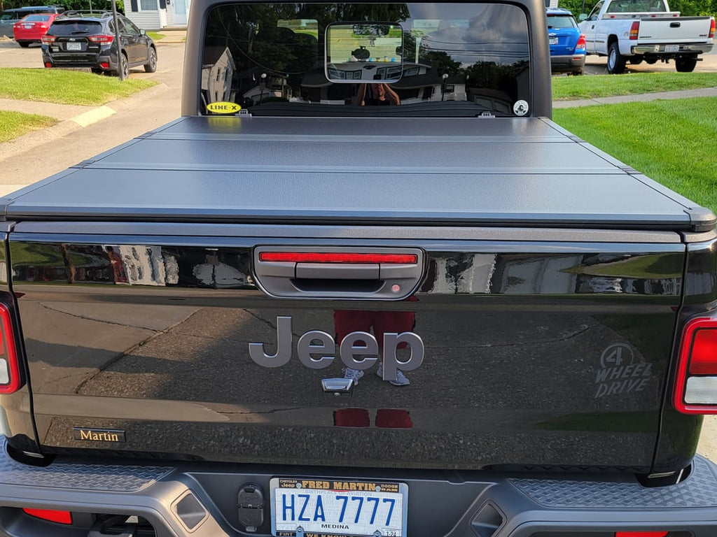 Hard Tri-Fold cover for Jeep Gladiator 2020-2025
