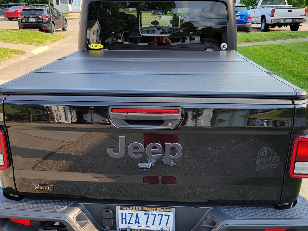 Hard Tri-Fold cover for Jeep Gladiator 2020-2025
