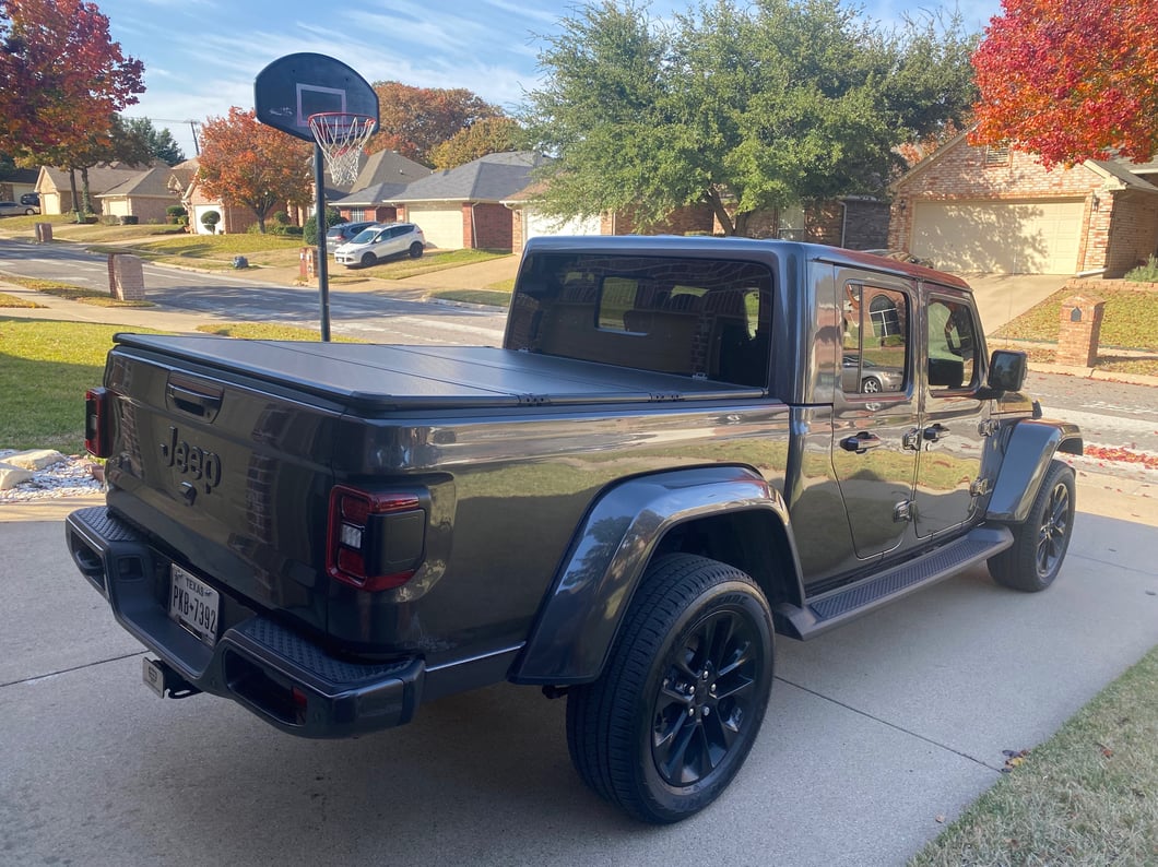 Hard Tri-Fold cover for Jeep Gladiator 2020-2025